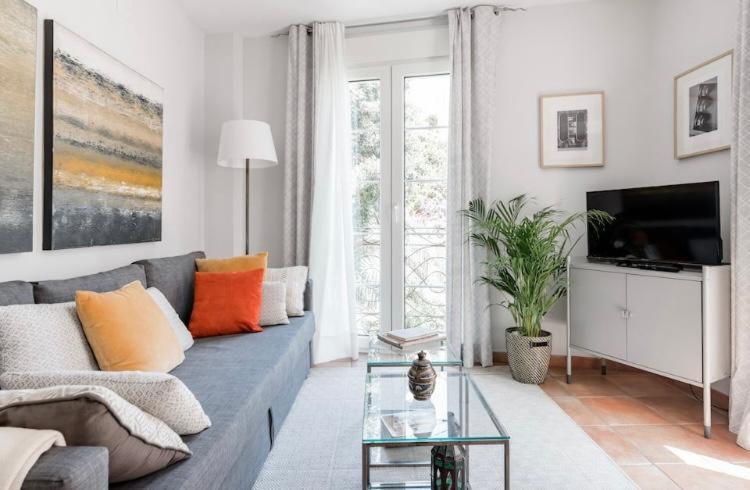 Apartamentos La Llum Alicante Bagian luar foto